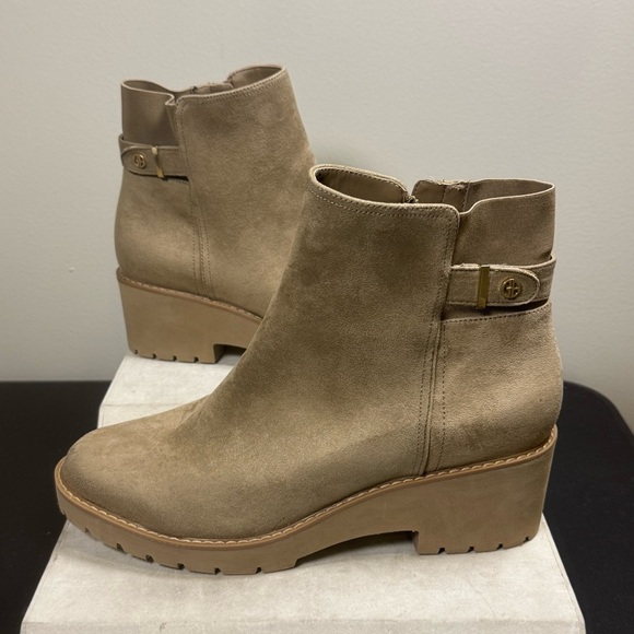 Gianni Bernini Women's Tan Ankle Boots, size 11M, NWOT - Picture 3 of 12